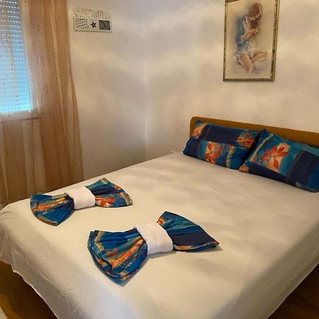 Guest House Kruna Улцинь Екстер'єр фото